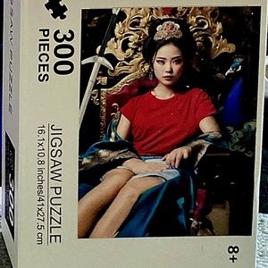 Puzzle - 300 Piece, The Red T-shirt